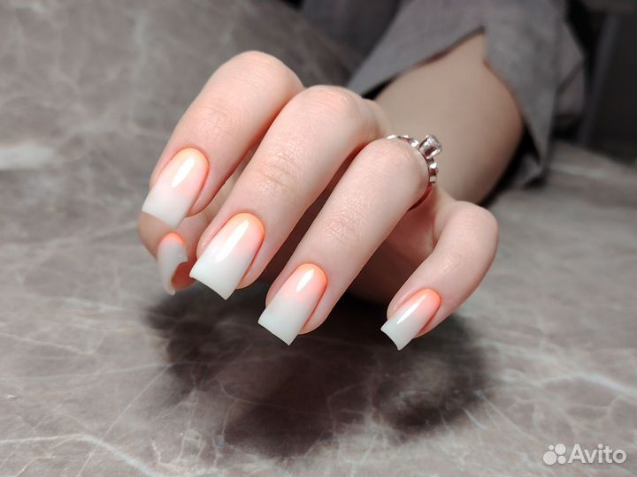 Модель на маникюр