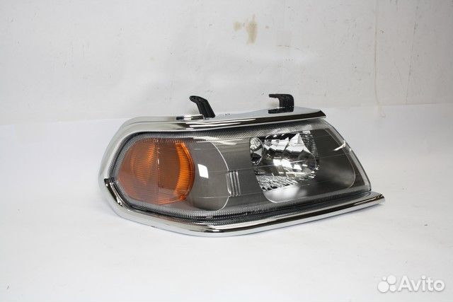 Фара MBL2100101R правая Mitsubishi Pajero Sport