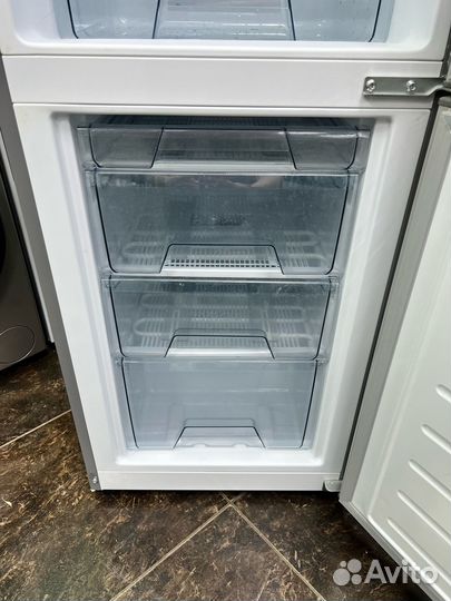 Холодильник Hi HCD016542S