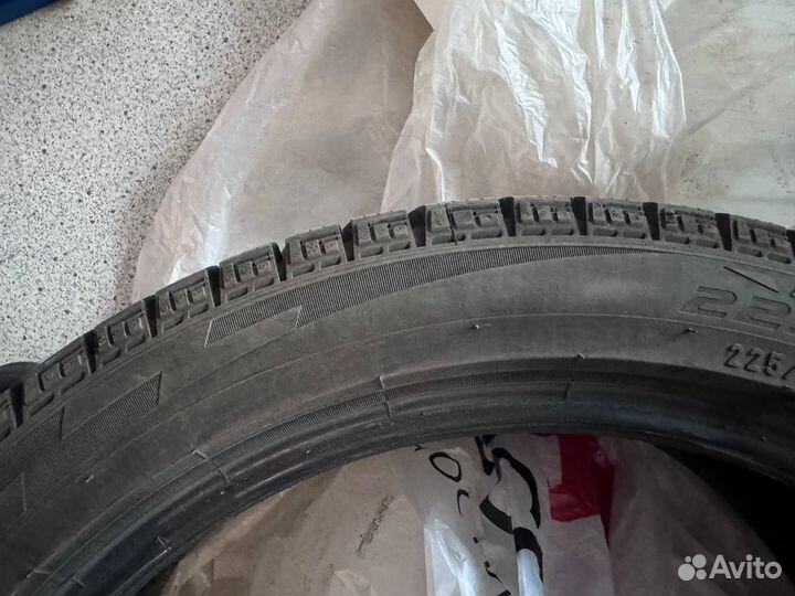 Pirelli Ice Zero FR 22/45 R19