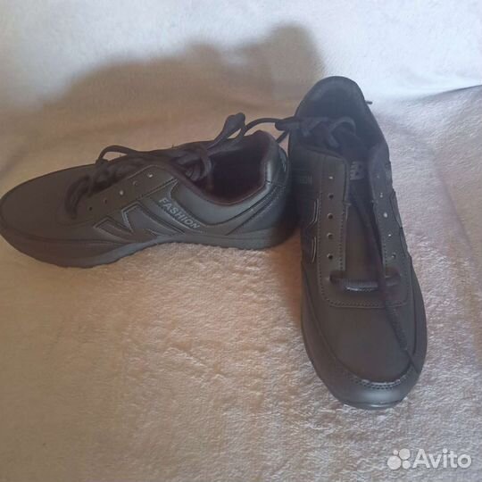 Кроссовки мужские 41 размер новые