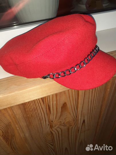 Кепка женская утеплённая красная