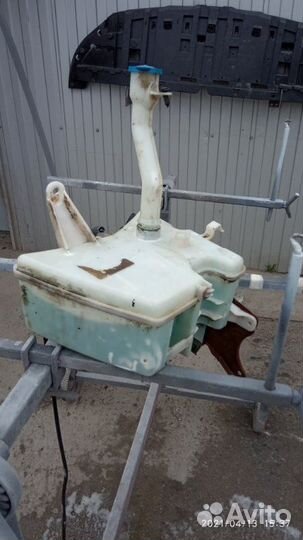 Бачок омывателя Toyota Corolla E150