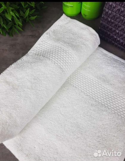 Махровые полотенца белые