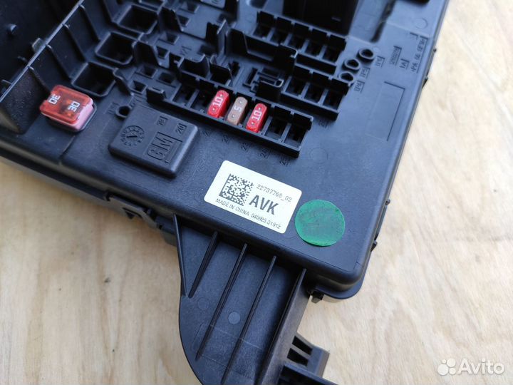 Блок предохранителей задний на Opel Insignia