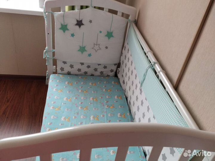 Кроватка с продольным маятником