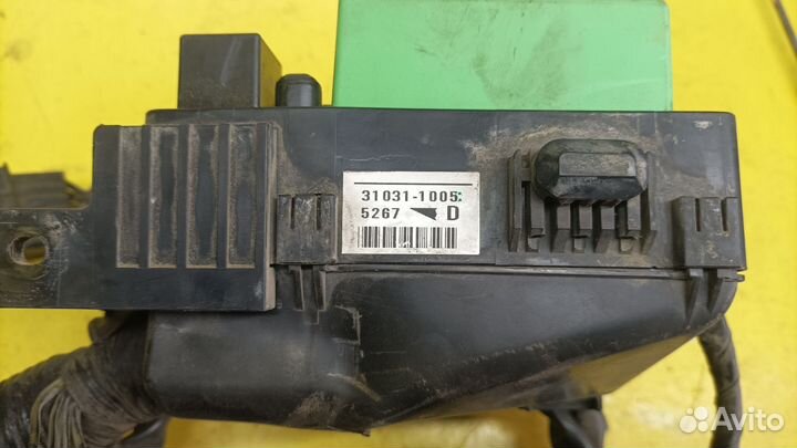 Подкапотный блок предохранителей Mitsubishi Lancer