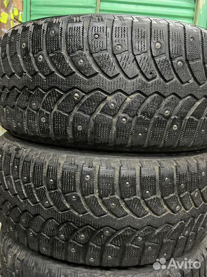 Bridgestone Blizzak Spike-01 225/55 R17