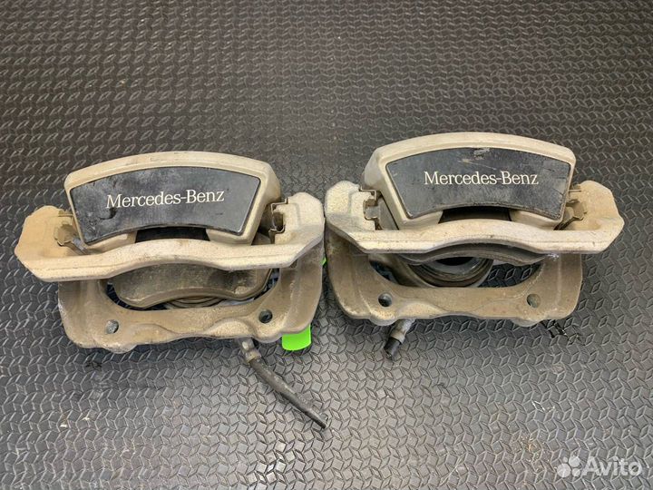 Суппорт тормозной передний Mercedes-Benz C-Класс