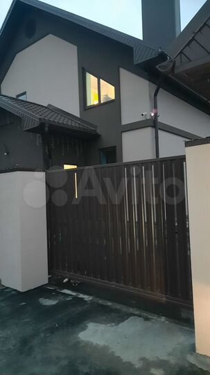 Коттедж 205 м² на участке 10 сот.