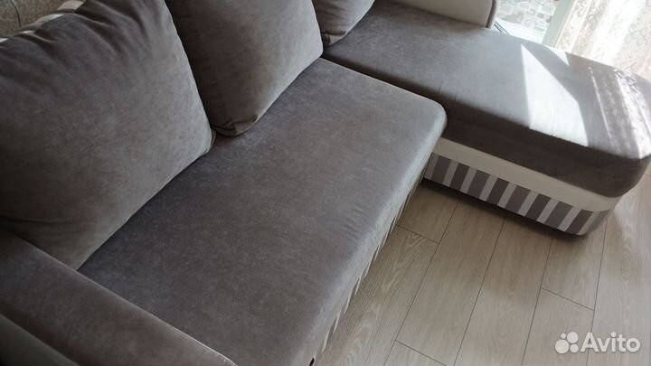 Диван мебельной фабрики 