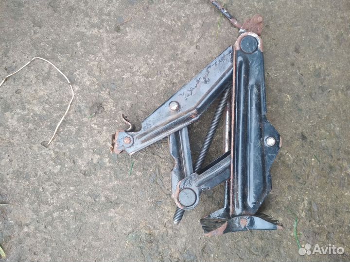 Домкрат винтовой