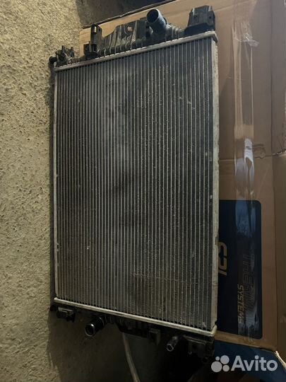 Оригинальный радиатор охлаждения Ford Fusion 2.5