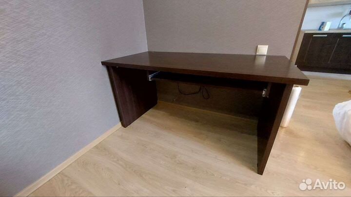 Компьютерный стол с тумбой