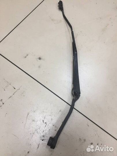Поводок стеклоочистителя правый Mazda 6