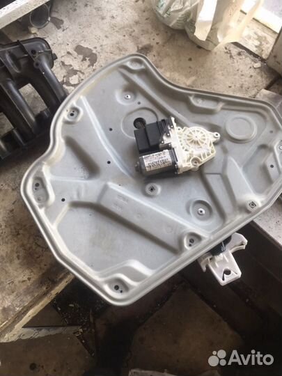 Стеклоподъемник задний правый Octavia a5 Skoda