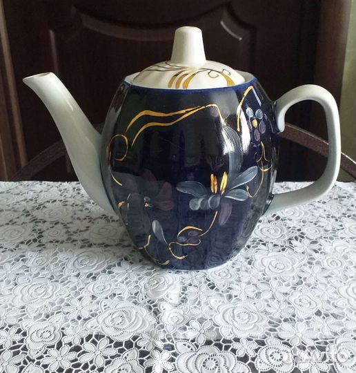 Чайник и сахарница