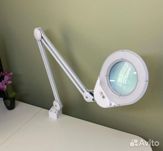 Лампа лупа на струбцине