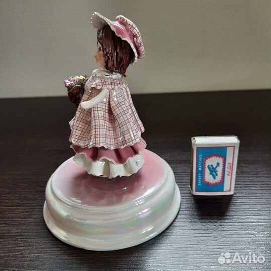 Статуэтка из фарфора музыкальная