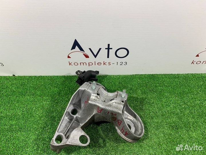 Кронштейн двигателя Audi A4 B6 ASN 3.0 2004