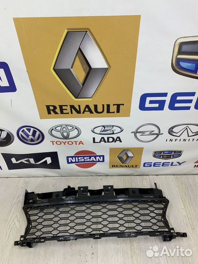 Решетка в бампер Renault sandero 2