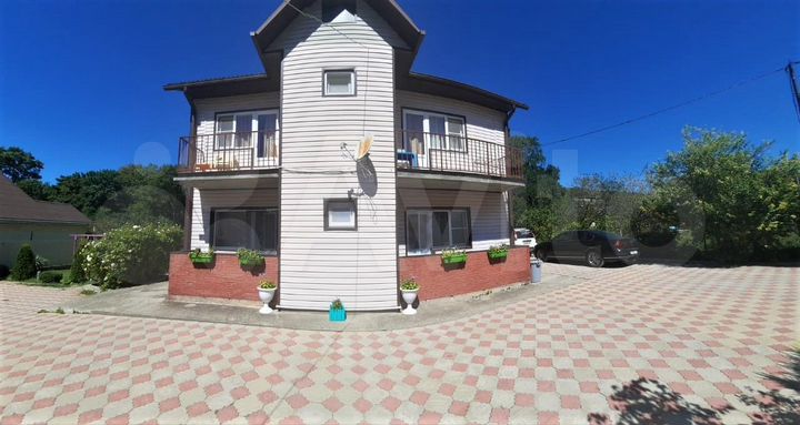 Дом 220 м² на участке 9 сот.