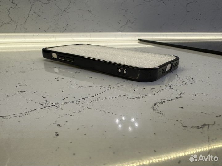 Чехол на iPhone 14