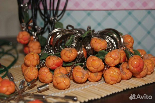 Сувенирная продукция. Морошка. Ягоды. Брелоки