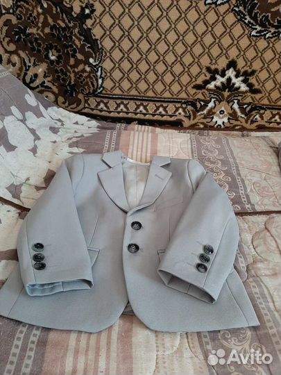 Детский костюм и туфли