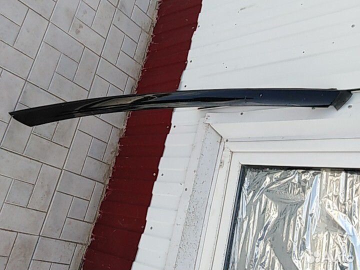 Молдинг лобового стекла