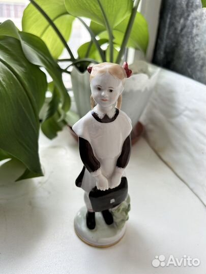 Школьница Девочка с портфелем Фарфор лфз