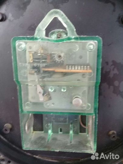 Часы работают