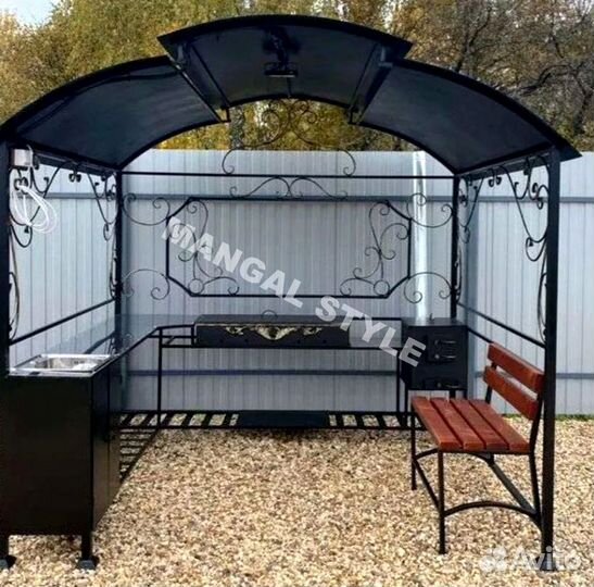 Мангал с крышей