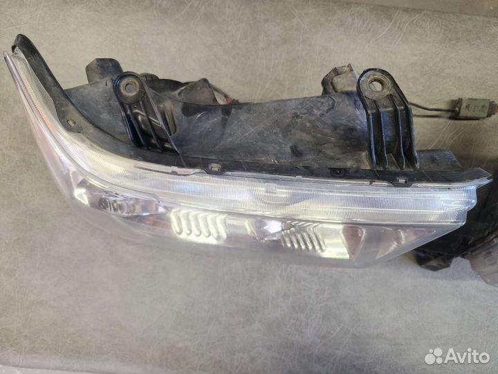 Передние фары Toyota Tundra 2007-2013