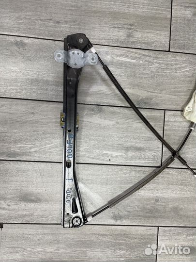 Стеклоподъемник правый Фольксваген Гольф 5