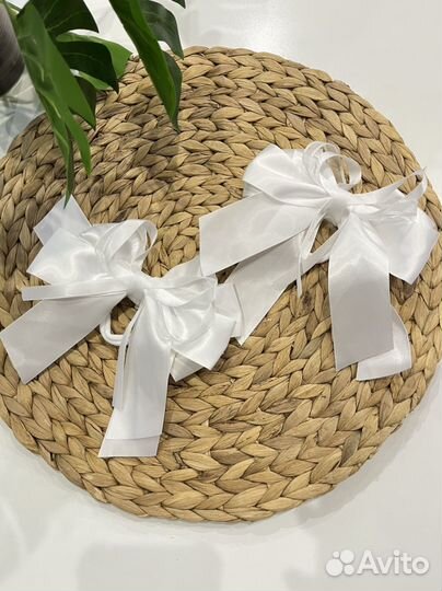 Банты для волос белые на резинке девочкам