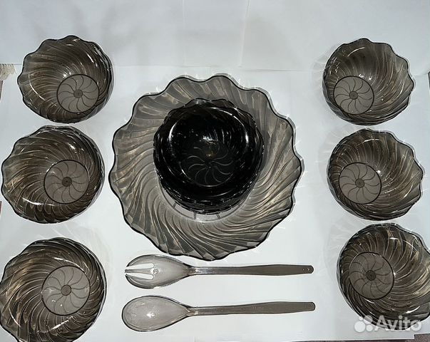 Новый пластиковый сервиз для салата