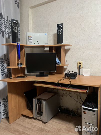 Компьютерный стол