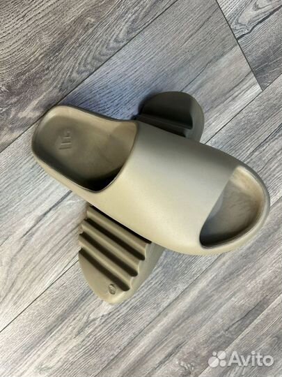 Тапочки Adidas yeezy slide