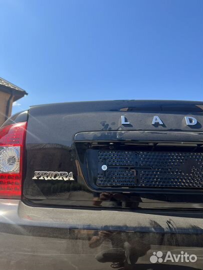 Кнопка открывания багажника на крышку приоры