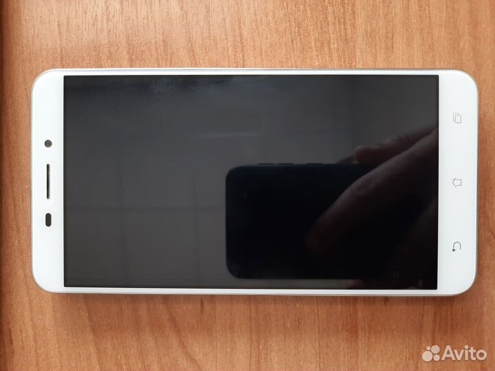 ASUS ZenFone 3 Laser ZC551KL, 2/32 ГБ