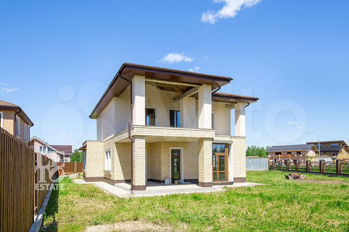 Дом 303 м² на участке 11,8 сот.