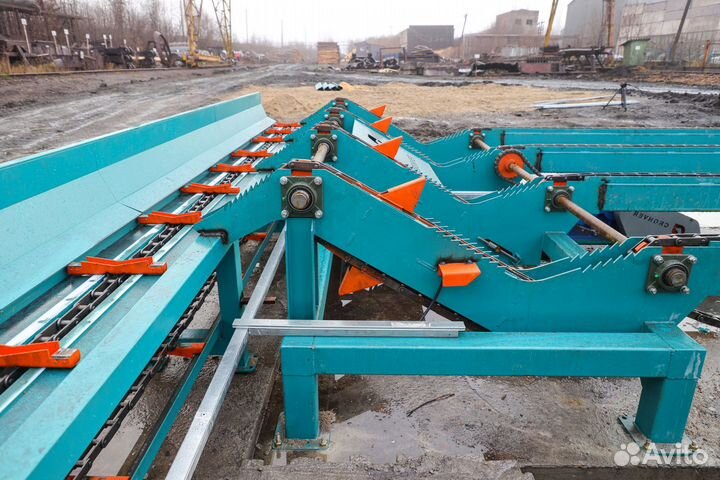 Поперечный транспортёр с разобщителем бревна