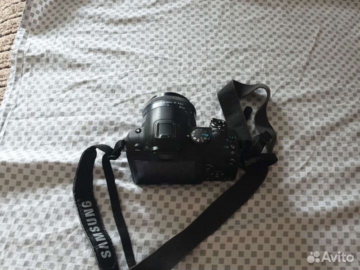 Зеркальный фотоаппарат Samsung NX10