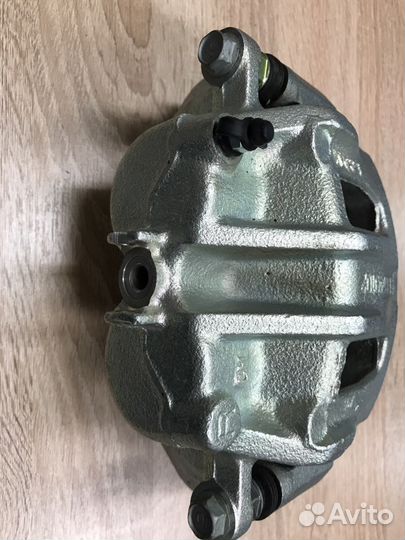 Суппорт тормозной 581302B700 Hyundai Santa Fe