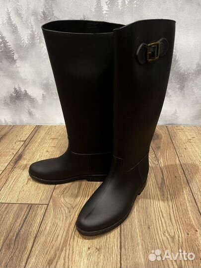 Резиновые сапоги