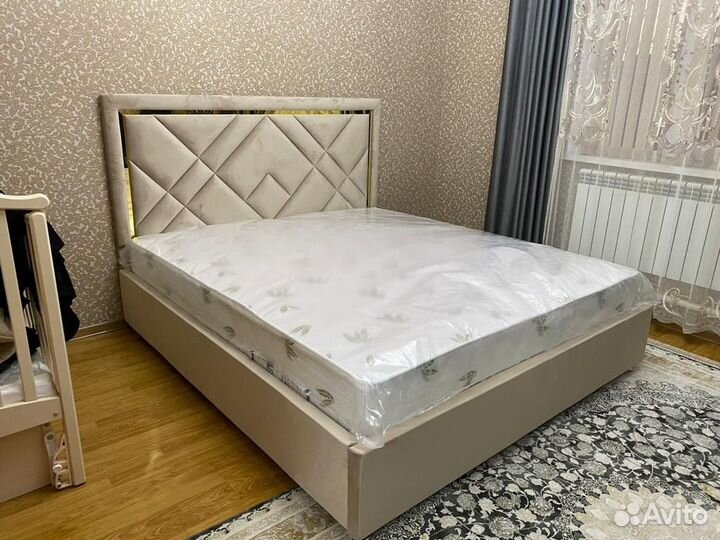 Кровать с подъемным механизмом 180х200 велюр