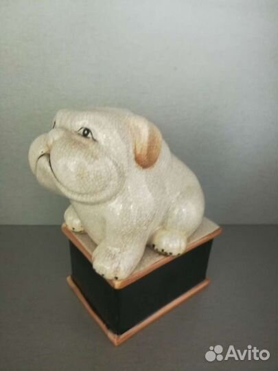 Фарфоровые статуэтки собаки