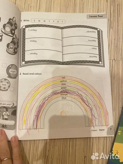 Учебник по английскому Family and friends 1