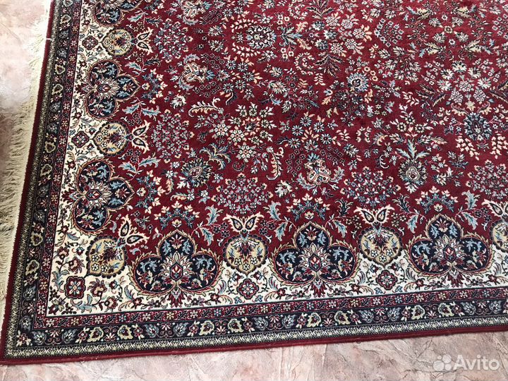 Ковер для интерьера